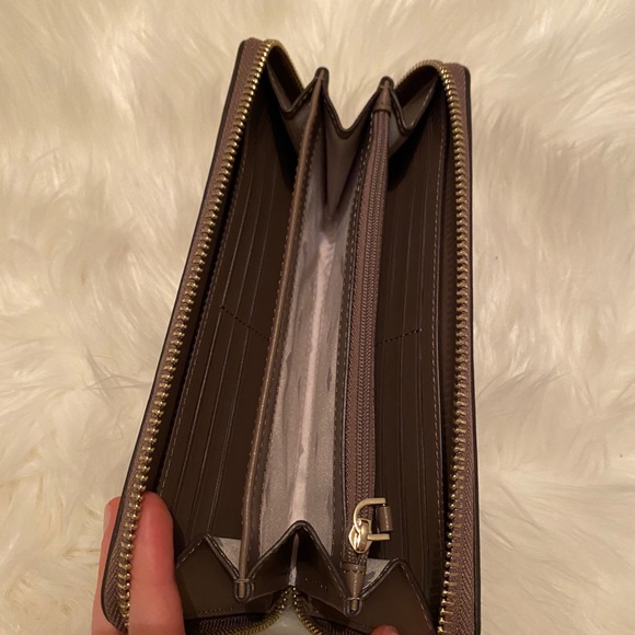 Kate Spade ♠️ brown large wallet - Picture 3 of 4